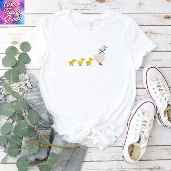 Embroidered Mama Duck and Baby Ducklings,Cute Duck,Mama Goose Shirt